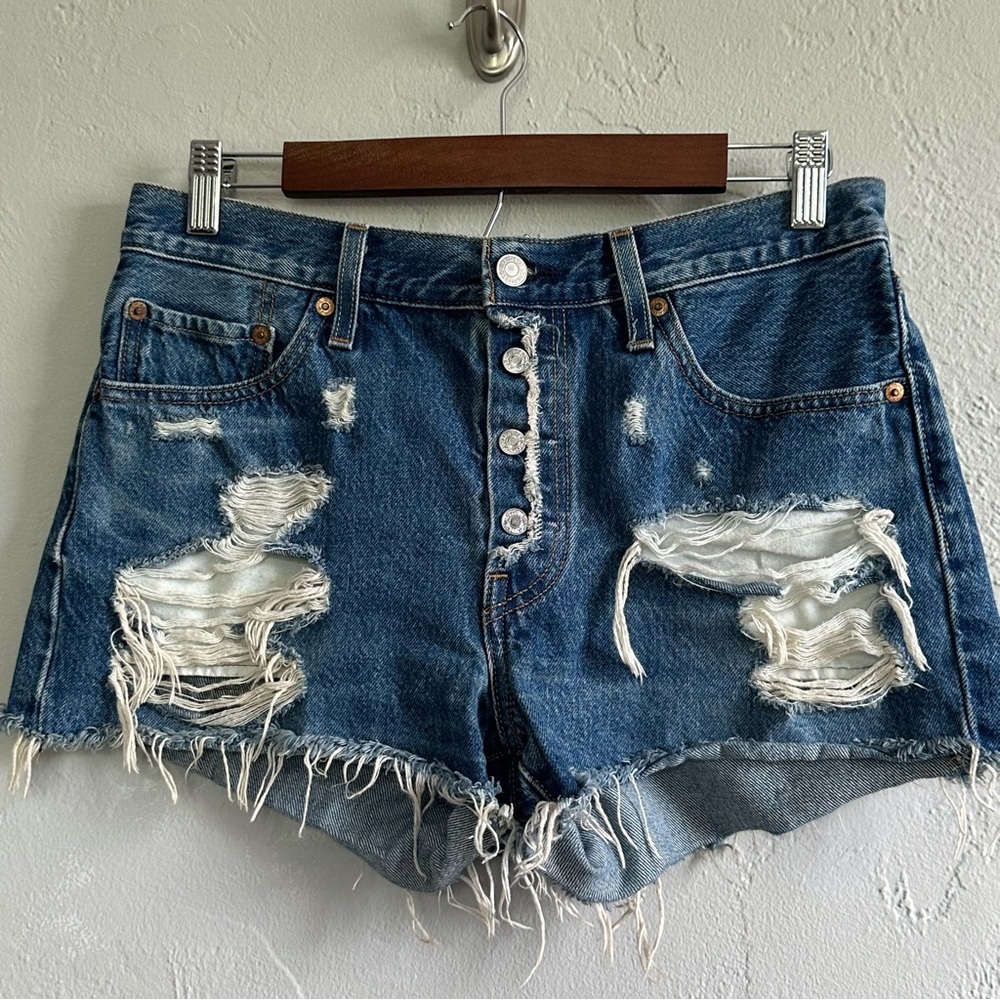 Levi's Premium Blue Button Fly Denim Distressed Jean Shorts Size W28